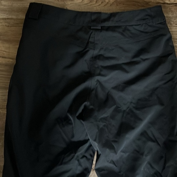 Nils ladies ski pant size 8 regular. Built in gators. One tiny tear shown - Picture 15 of 16